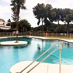 Costa Del Sol Apt, Pool & Terrace & Walk Daire *