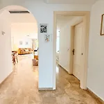 Costa Del Sol Apt, Pool & Terrace & Walk Daire *